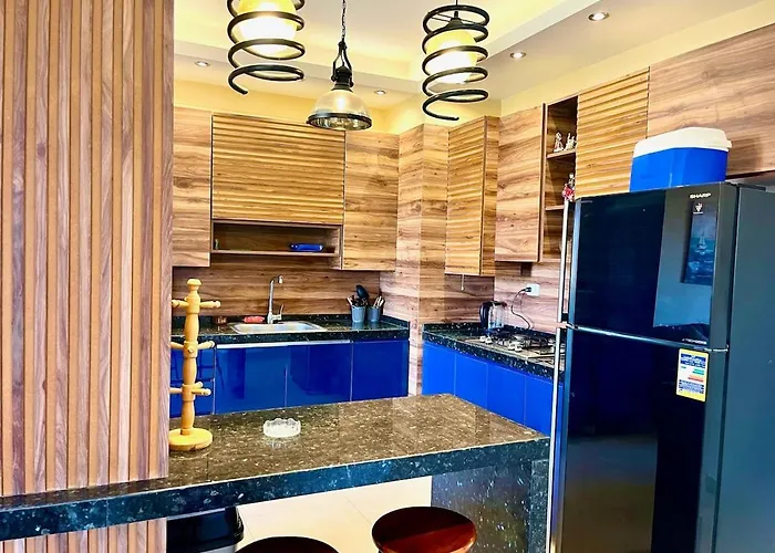 Apartment Beachside 3bdr Sea View And Pool Access *