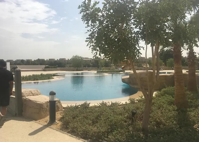 Apartment Beachside 3bdr Sea View And Pool Access *