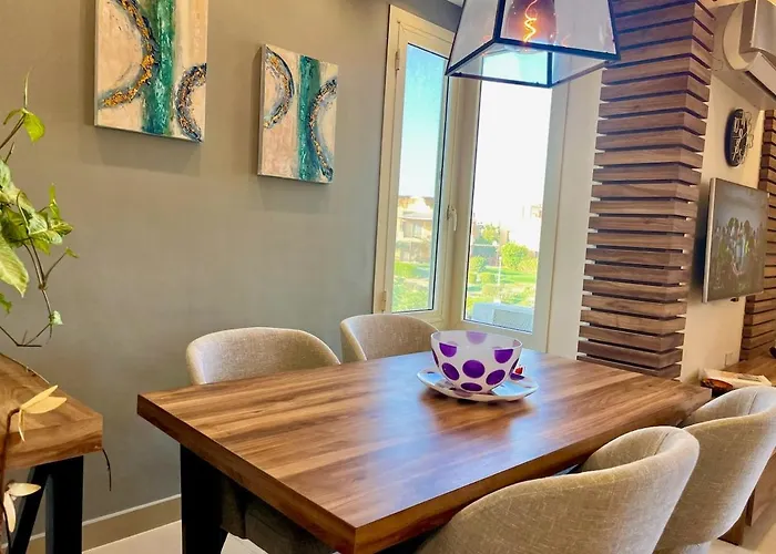 Beachside 3bdr Sea View And Pool Access Apartment