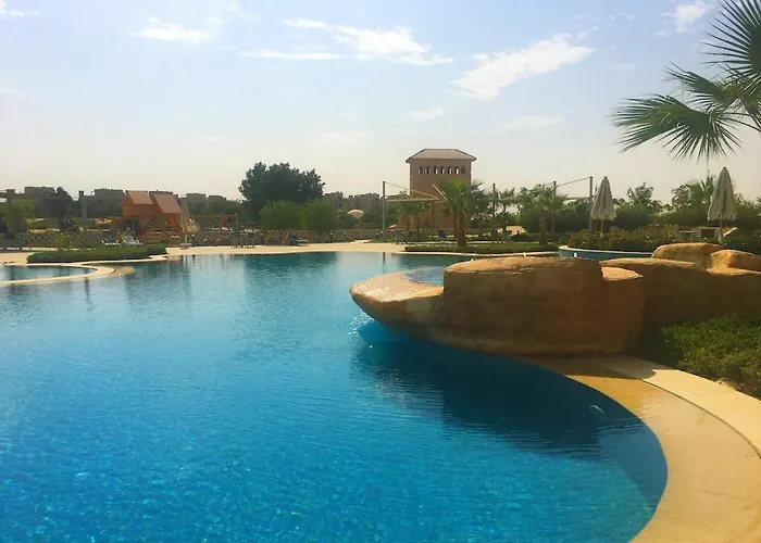 Apartment Beachside 3bdr Sea View And Pool Access *