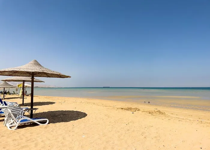 Apartment Beachside 3bdr Sea View And Pool Access *